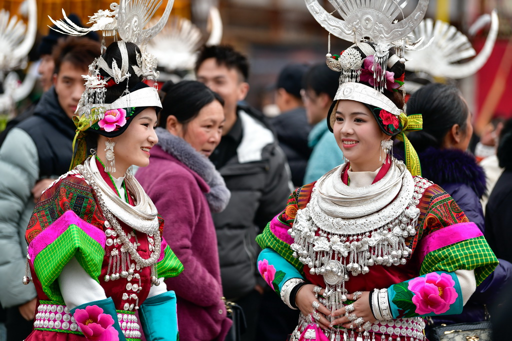 苗族の伝統(tǒng)的な踴り「蘆笙舞」で祝う「甘囊香」蘆笙節(jié)　貴州省凱里