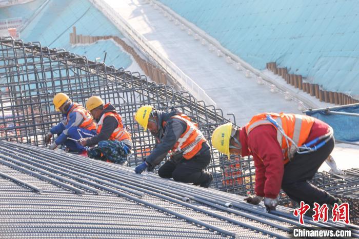 急ピッチで進(jìn)む雄忻高速鉄道の雄安城際駅建設(shè)