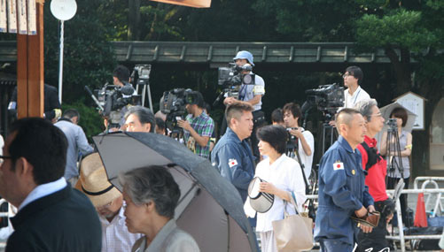 安倍內(nèi)閣総務(wù)大臣が靖國神社を參拝