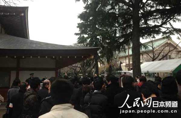 靖國(guó)神社に集まった人々