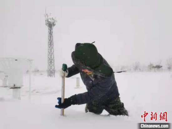 「ドカ雪」に見舞われた內(nèi)モンゴル通遼市（畫像は通遼気象局が提供）。