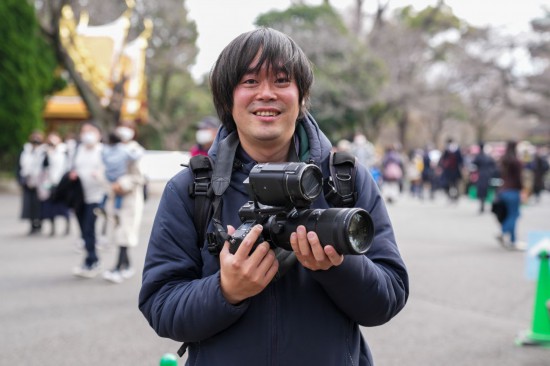 2月19日、パンダの香香(シャンシャン)を撮影するために東京上野動物園にやってきた高氏貴博さん（撮影?張笑宇）。