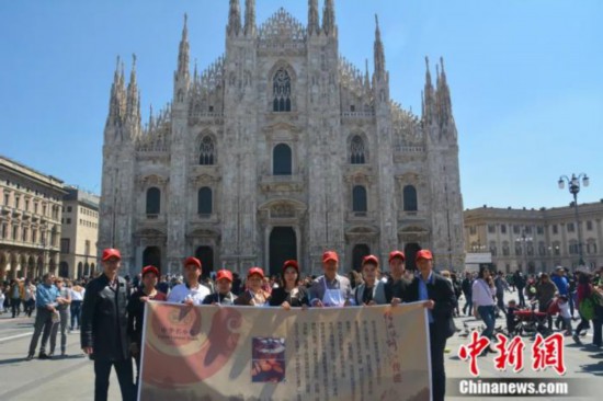 イベント參加のためイタリアを訪れた縉雲(yún)焼餅のスタッフたち。