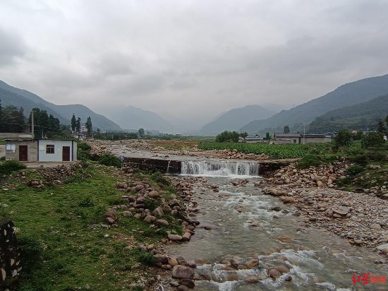 哈哈村を流れる哈哈川。